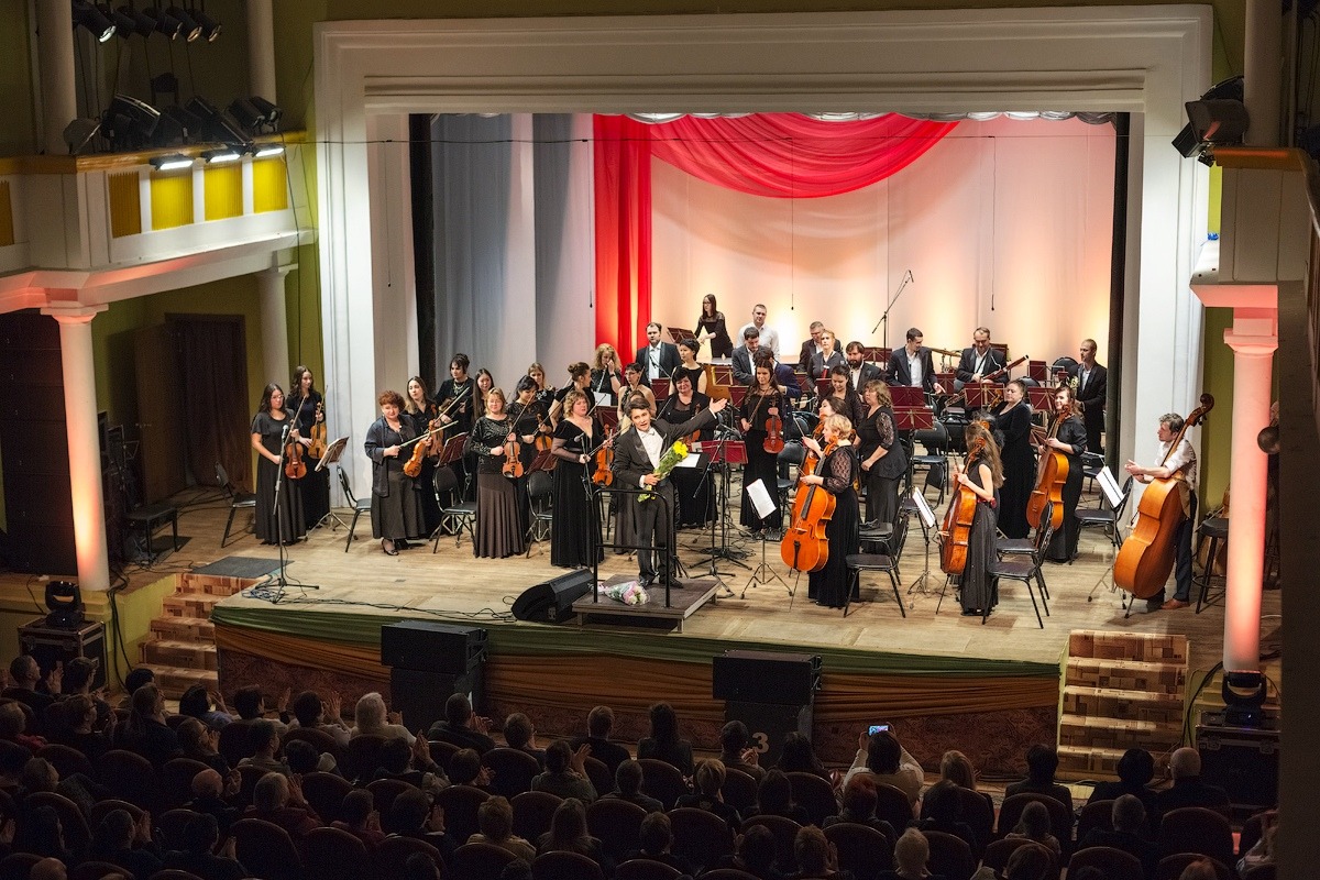 Симфонический оркестр Хакасской республиканской филармонии отмечает 20-летний юбилей